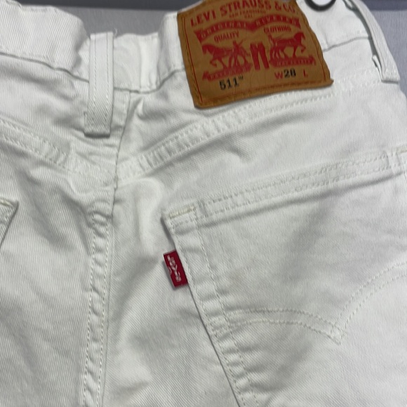 White Levi’s Jean Shorts - Picture 4 of 4